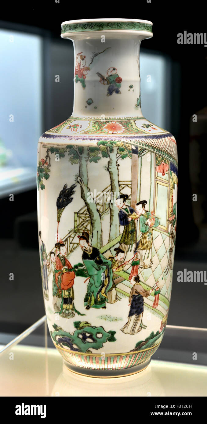 Famille verte vase avec la conception de l'histoire de Liu Bei Mariage Jingdezhen Ware 1662 - 1722 Règne de Kangxi AD ( Qing ) Musée de Shanghai ancien art chinois Chine Banque D'Images