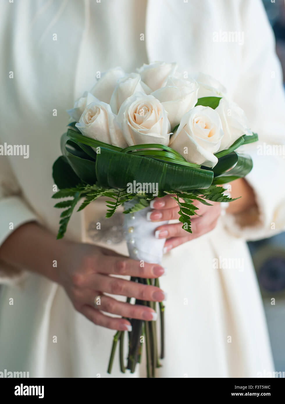 Beau bouquet de mariage dans les mains de la mariée Banque D'Images