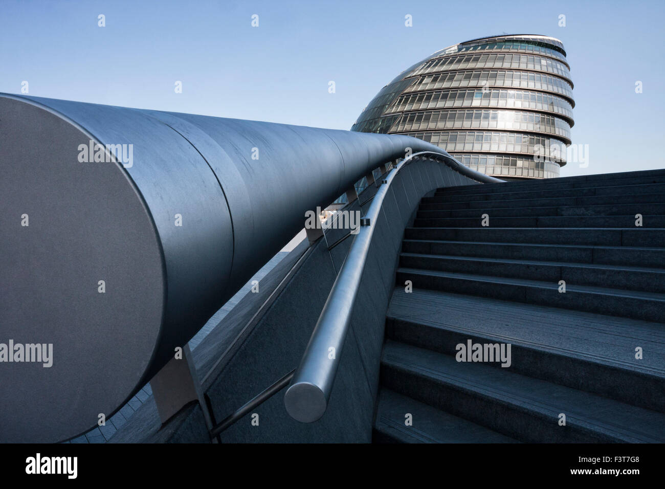 L'hôtel de ville, Greater London Authority, le Queens Promenade, Southwark, London, SE1, England, UK à partir d'une perspective basse Banque D'Images