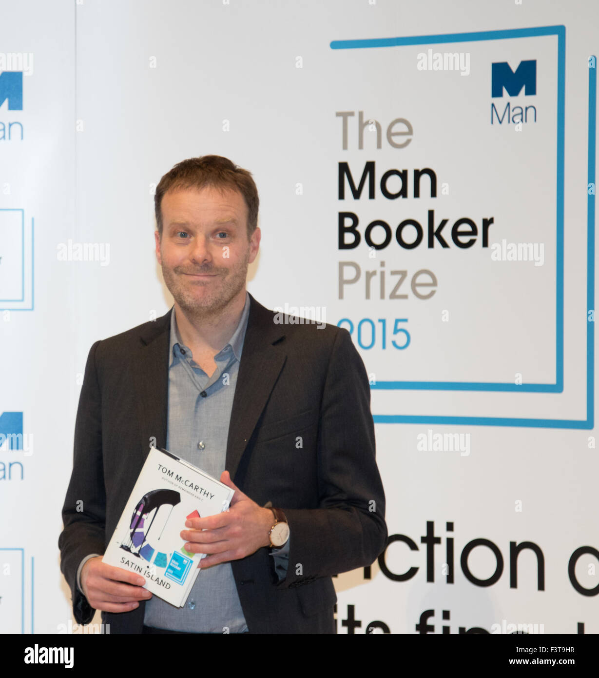 Londres, Royaume-Uni. 12 octobre, 2015. Man Booker Prize for Fiction finalistes se retrouvent au Royal Festival Hall à la veille de la £50 000 du gagnant d'annonce. Sur la photo : l'écrivain britannique Tom McCarthy, auteur de l'île de Satin, publié par Jonathan Cape. Crédit : Paul Davey/Alamy Live News Banque D'Images