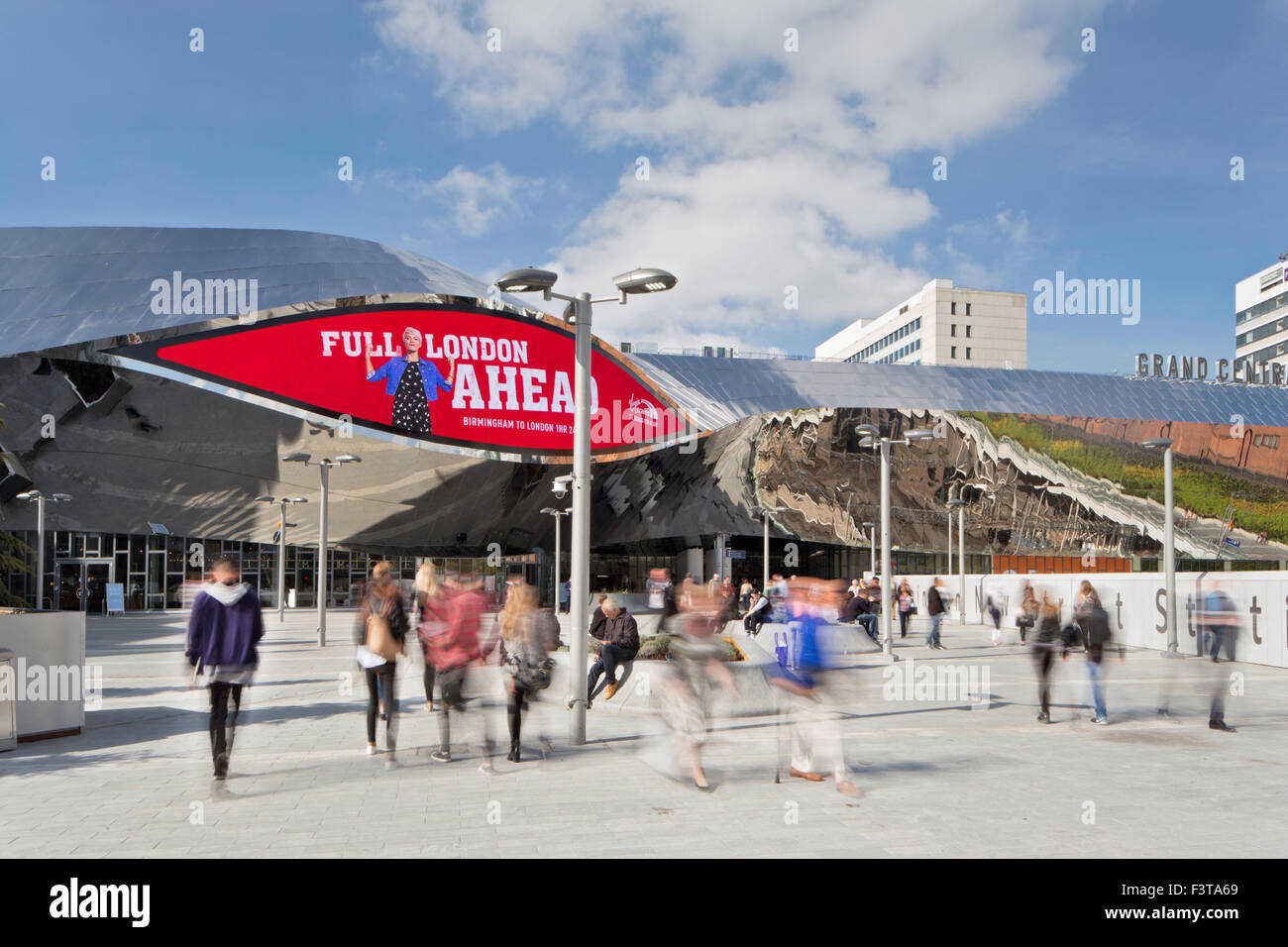 L'entrée principale de Birmingham Grand Central Shopping Centre et la gare de New Street, Birmingham, England, UK Banque D'Images