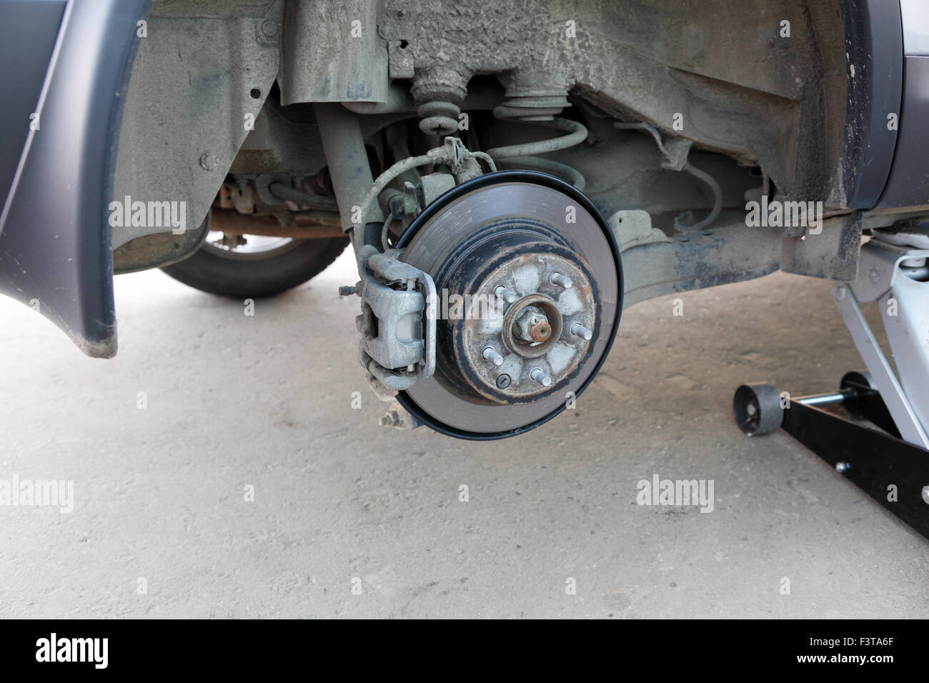 Réparé le système de freinage de la voiture Banque D'Images