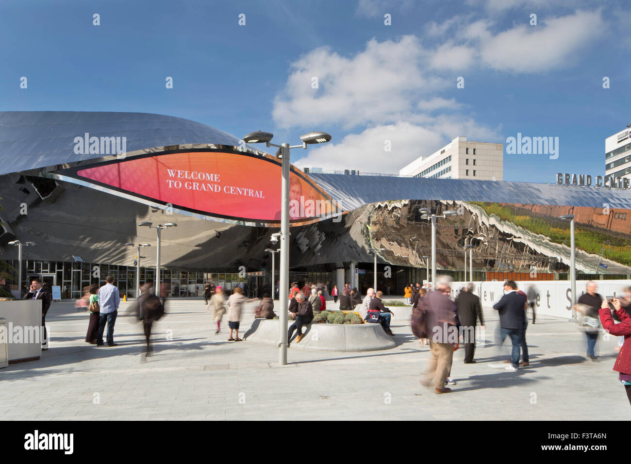 L'entrée principale de Birmingham Grand Central Shopping Centre et la gare de New Street, Birmingham, England, UK Banque D'Images