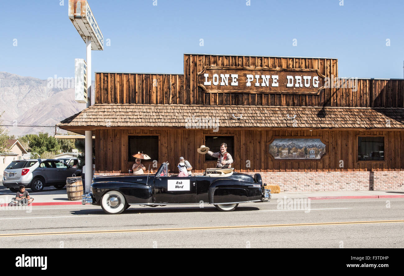 Rob mot en 2015 Lone Pine Film Festival Parade à Lone Pine, CA. Banque D'Images