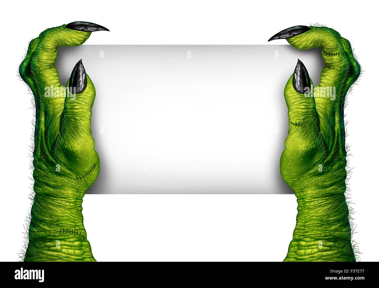 Zombie hands holding sign et monstre vert doigts avec carte vierge comme un symbole effrayant ou halloween creepy avec texture peau ridée bras effrayant et stitches isolé sur un fond blanc. Banque D'Images