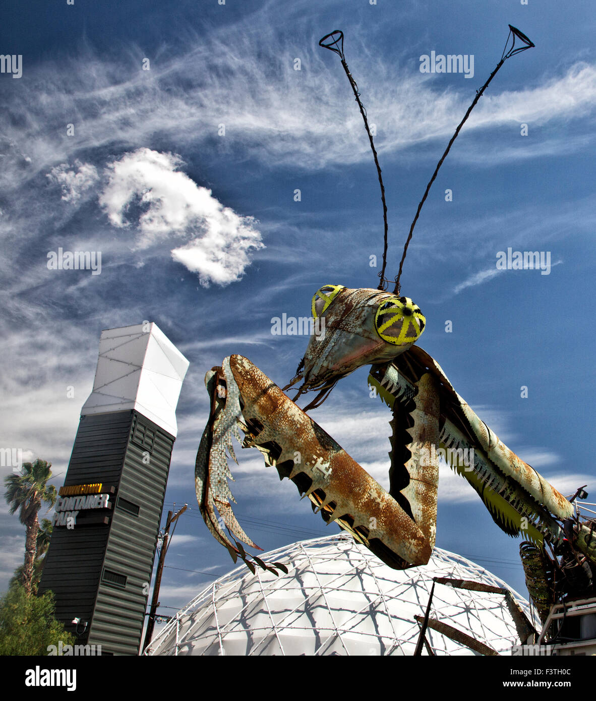 Praying mantis sculpture Banque de photographies et d'images à haute  résolution - Alamy