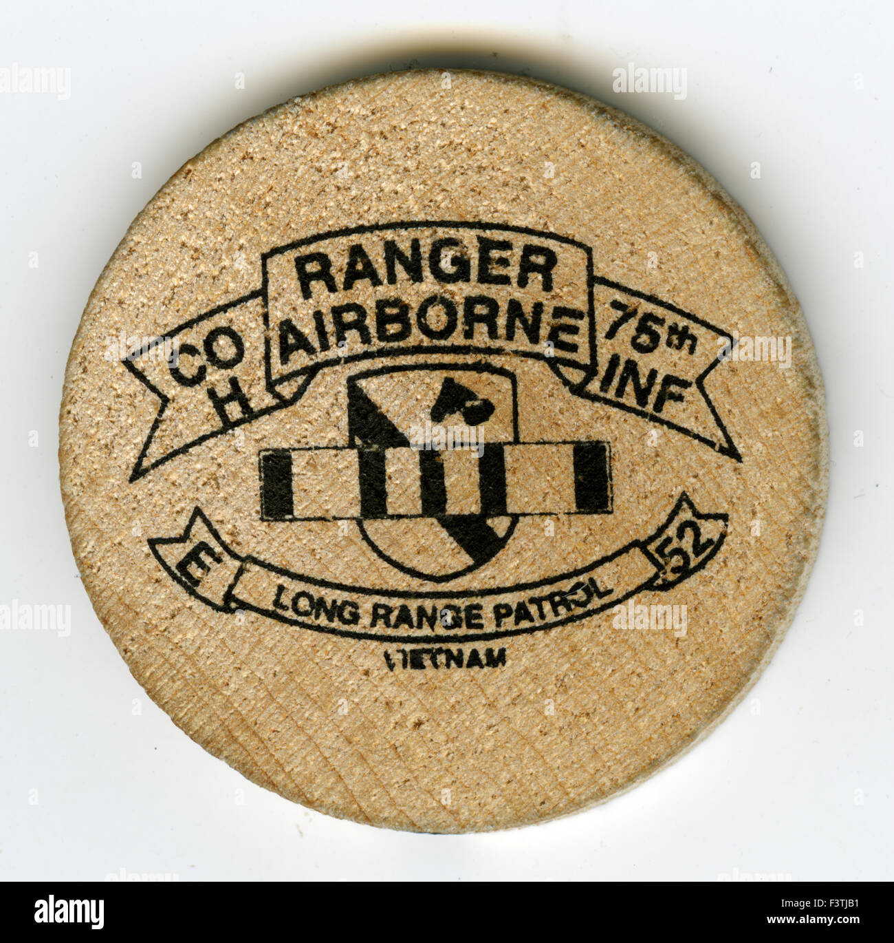 Wooden nickel accordée à d'autres soldats par les membres de l'entreprise H 75e Rangers LRRPs durant la guerre du Vietnam Banque D'Images