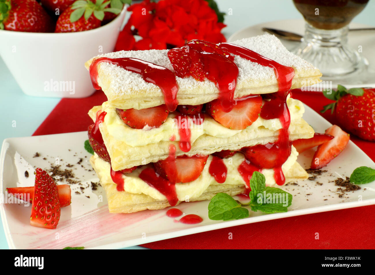 Mille feuille aux fraises Banque D'Images