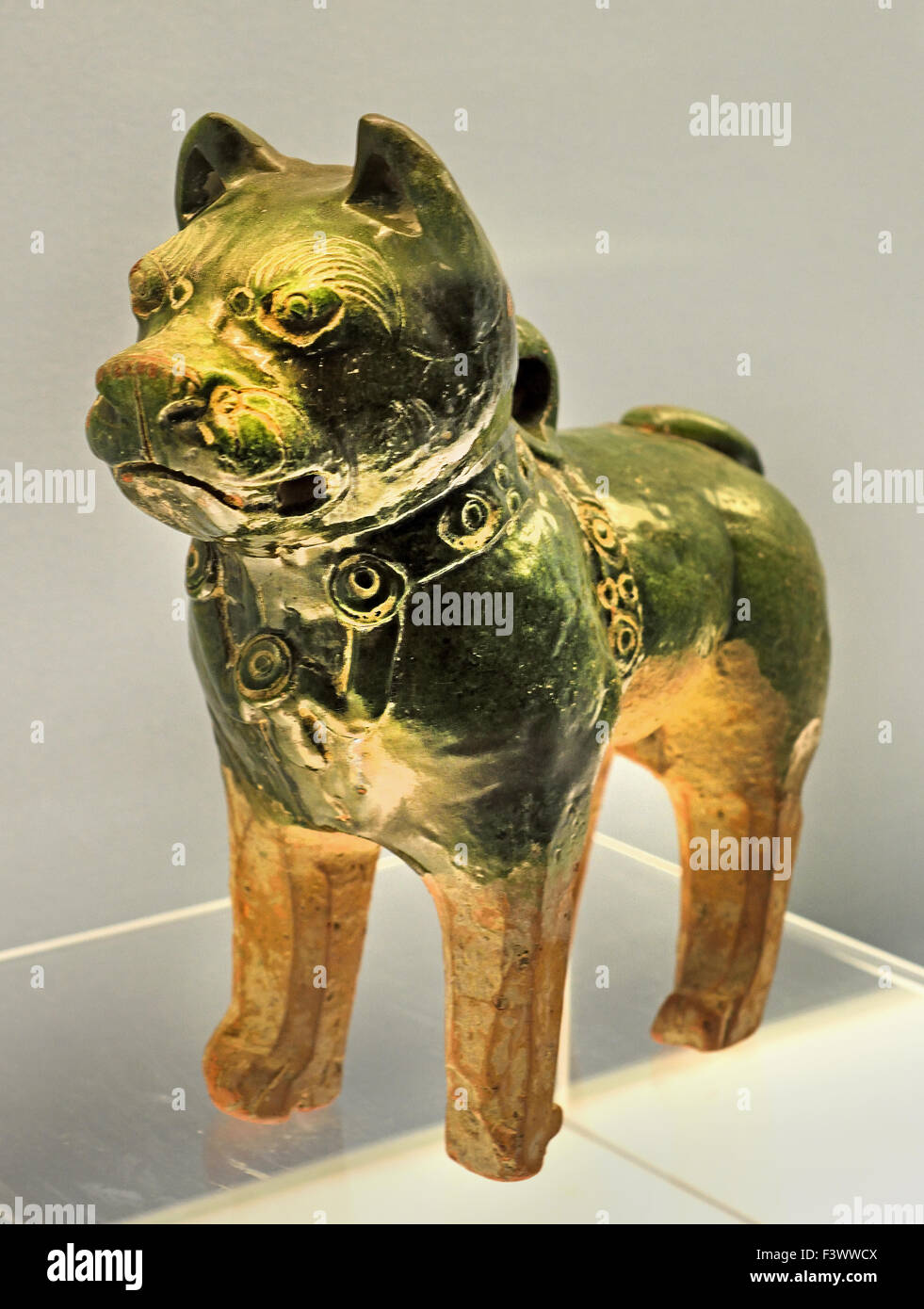 La poterie vernissée verte Chien 25 - 220 de la dynastie des Han de l'Est ( Musée de Shanghai de l'art chinois ancien ) Chine Banque D'Images