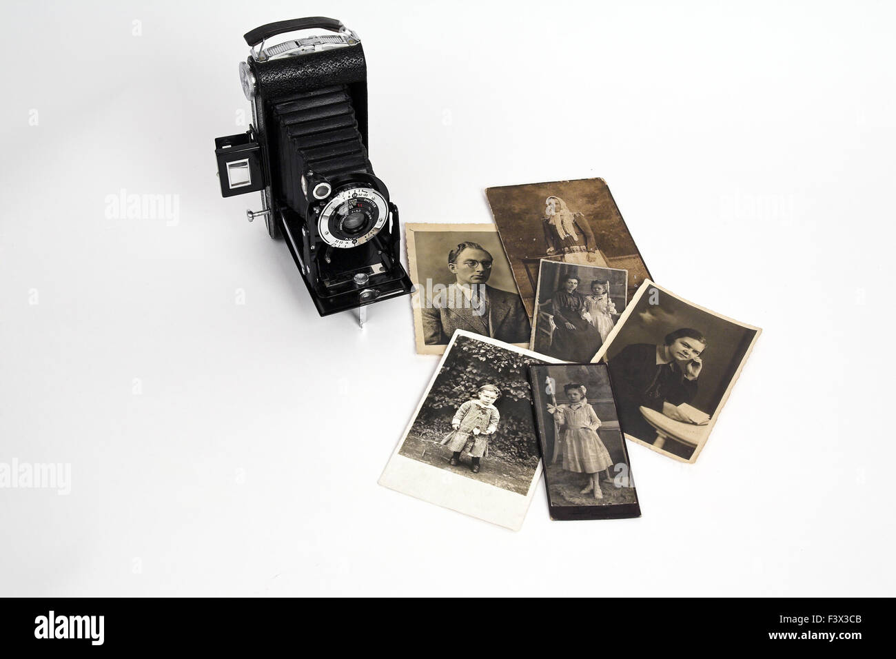 Les photos nostalgiques et caméra film en rouleau Banque D'Images