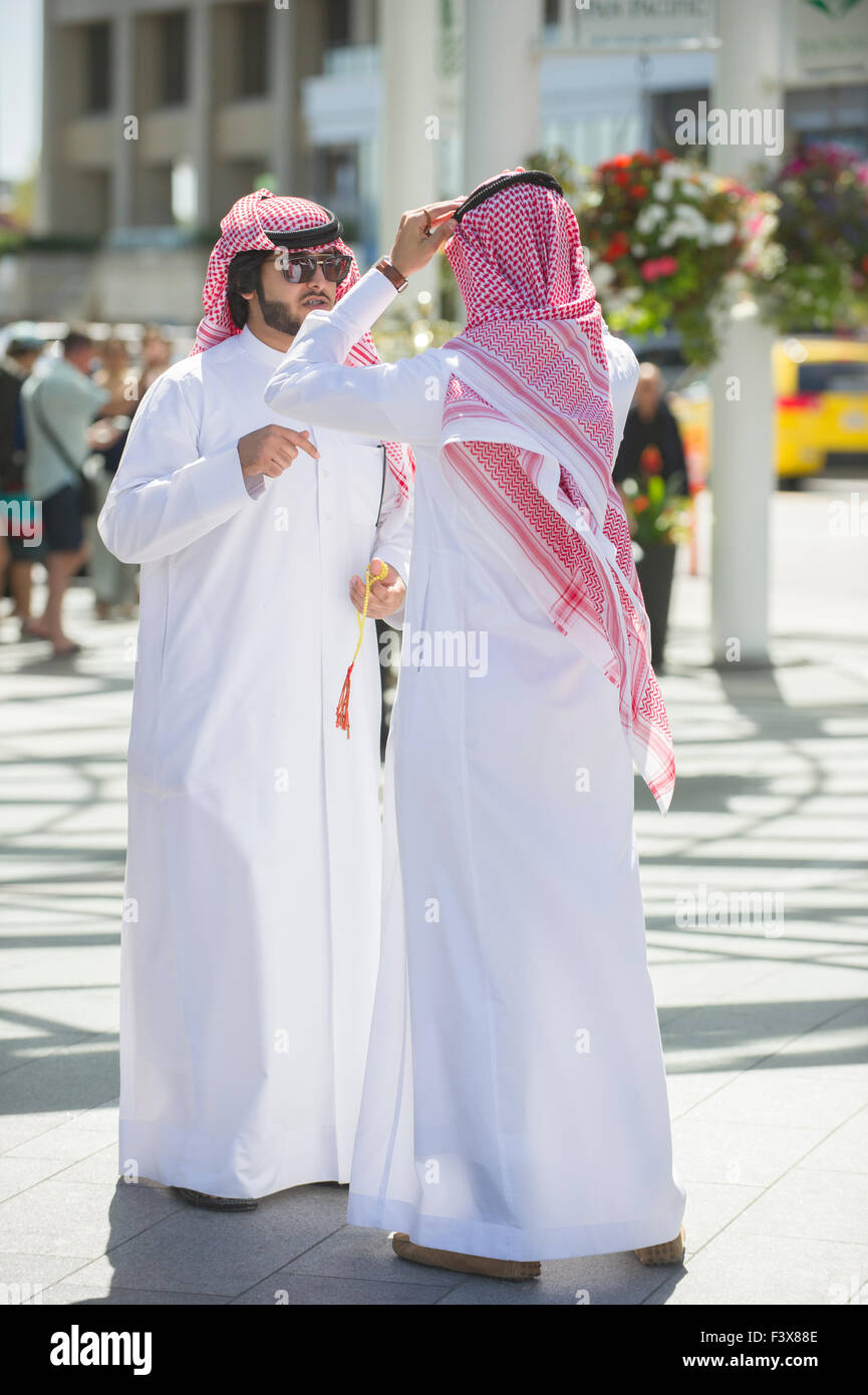 Les musulmans le port et Throbe shemagh pendant le Ramadan, Vancouver Canada Banque D'Images