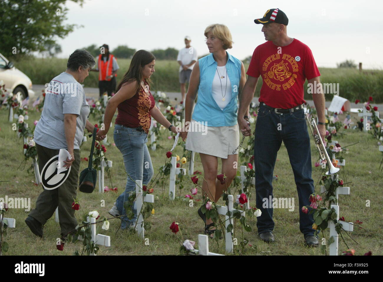 Cindy Sheehan est passé led traverse représentant les soldats tués dans la guerre en Irak. Banque D'Images