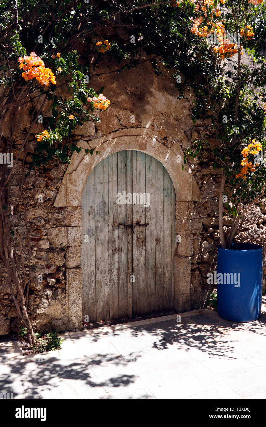 RETHYMNON BACKSTREET PORTE HISTORIQUES EN BOIS Banque D'Images