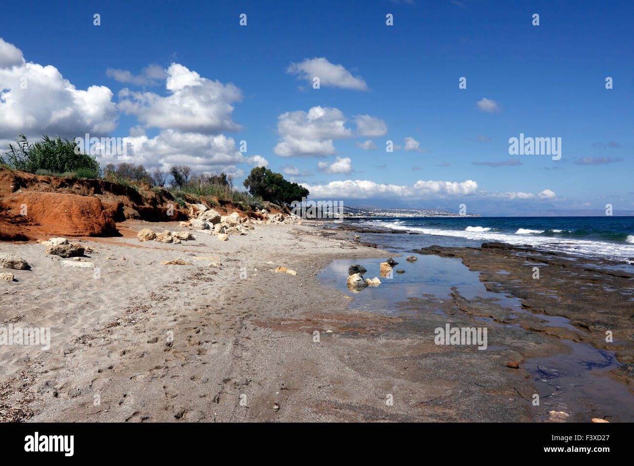 La plage naturelle sauvage à Pigianos Kampos PRÈS DE RETHYMNON SUR L'île grecque de Crète. Banque D'Images