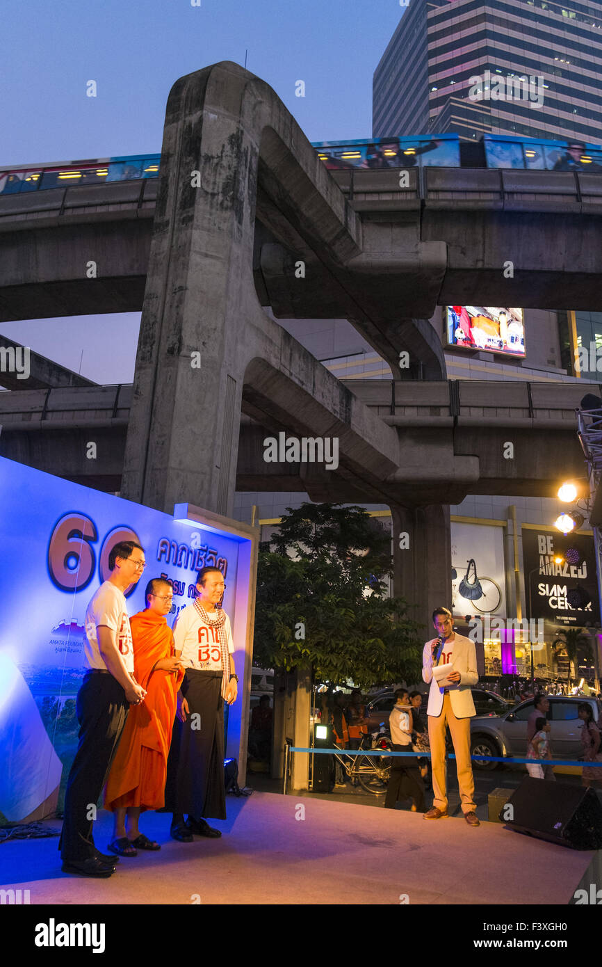 Scène devant d'overhead railway, Bangkok Banque D'Images