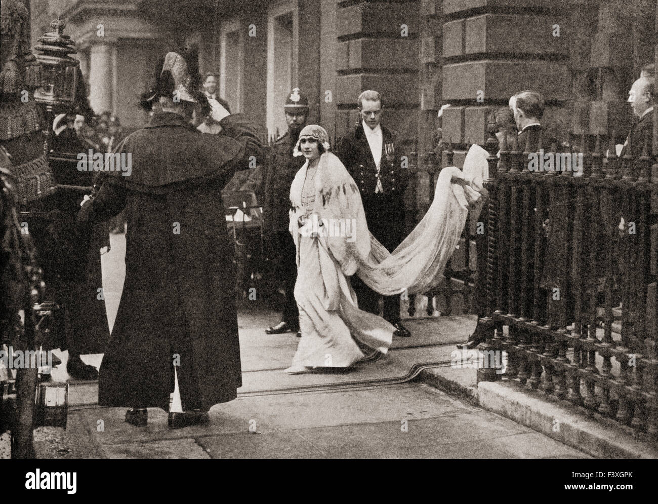 Lady Elizabeth Bowes Lyon en route pour son mariage le 26 avril 1923, à S.A.R. le duc d'York, futur roi George VI. Elizabeth Angela Marguerite Bowes-Lyon, 1900 - 2002. George VI, 1895 - 1952. Roi du Royaume-Uni. Banque D'Images