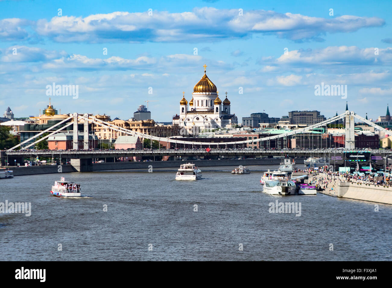 06/12/2015. La Russie Moscou. Vue sur le quai de la rivière de Moscou. Du Parc Gorki. La Russie 24. Banque D'Images