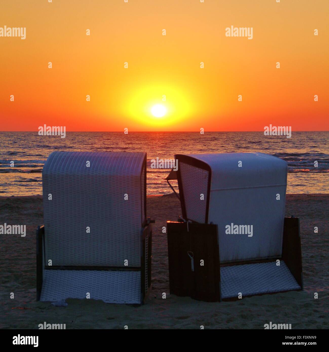 Soleil au-dessus de la mer Banque D'Images