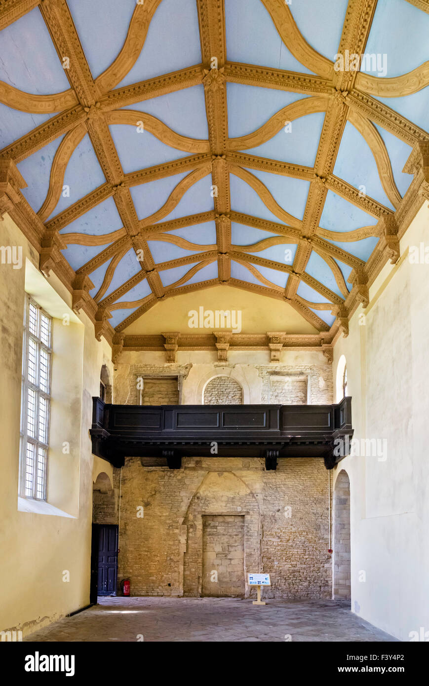 La grande salle, en pleine rénovation dans Kirby Hall, une ruine 16thC Elizabethan house nr Gretton, Northants, England, UK Banque D'Images