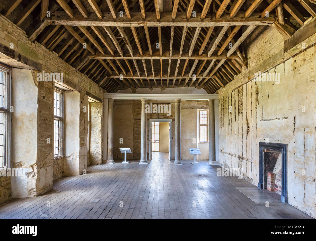 Salle à colonnes ou la Grande Chambre, en pleine rénovation dans Kirby Hall, un 16thC maison élisabéthaine nr Gretton, Northants, UK Banque D'Images