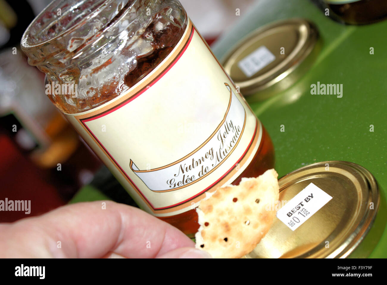 Verre avec de la muscade-jelly et de craquelins Banque D'Images