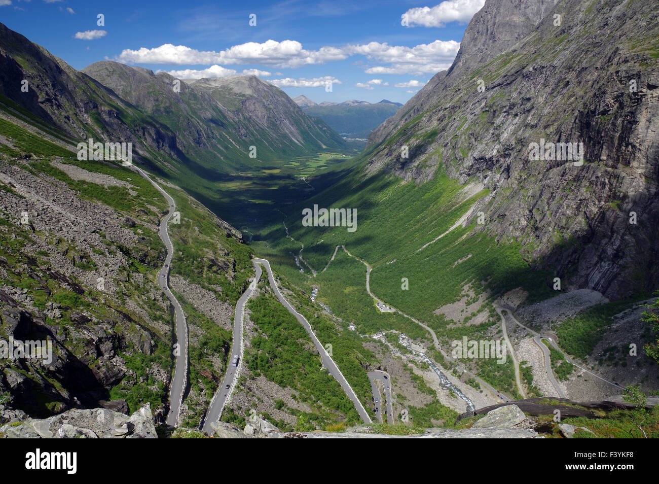 Vue sur les montagnes à trollstigen Banque D'Images