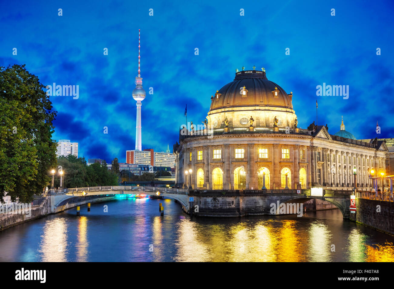 La ville de Berlin dans la nuit Banque D'Images