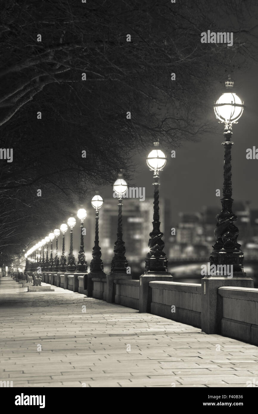 Night Street à Londres à Sepia Banque D'Images