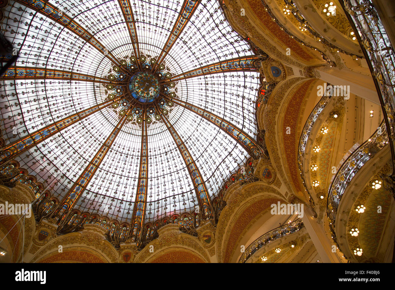 Galerie lafayette verri?�re Banque de photographies et d�??images ?� haute r?�solution - Alamy