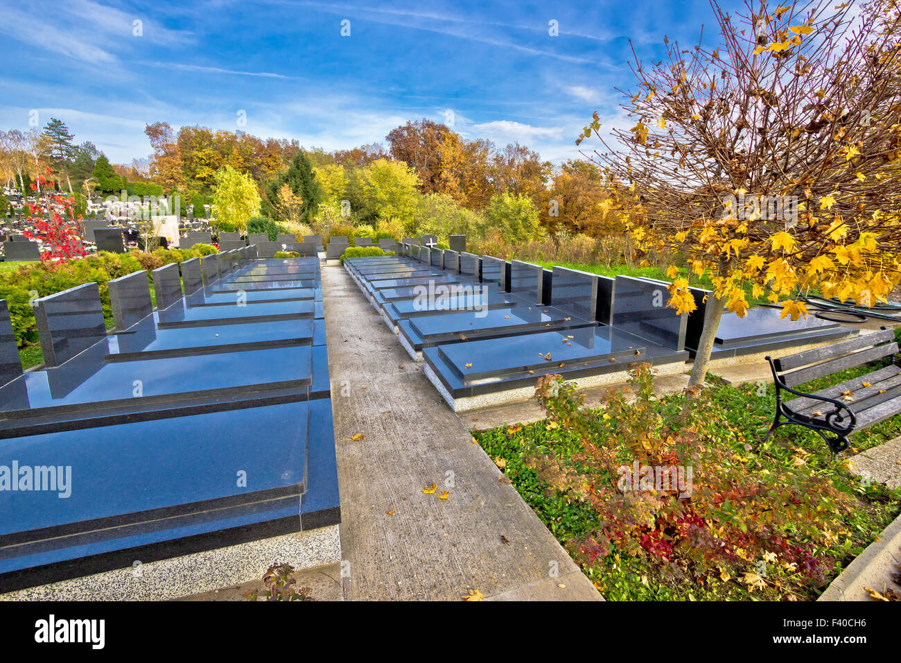 Tombes sans nom et sans marque sur cimetière Banque D'Images