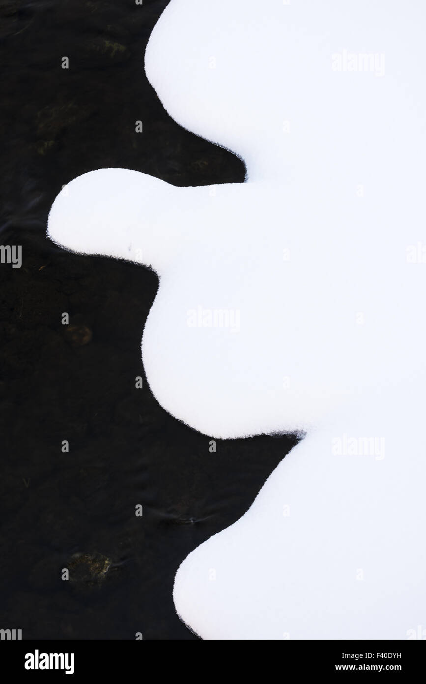 Des pierres couvertes de neige, Laponie, Suède Banque D'Images