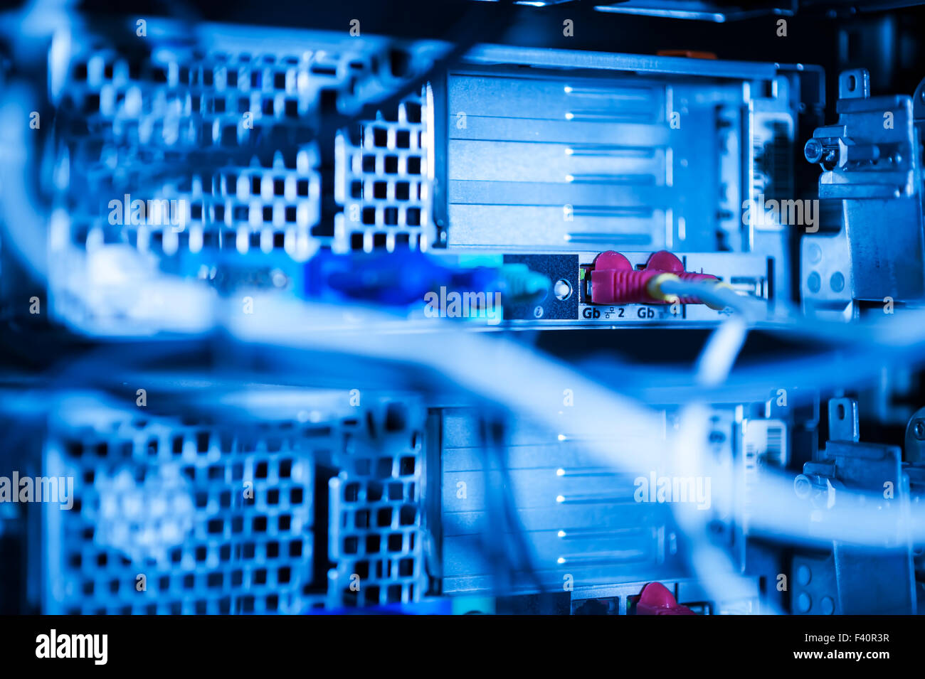 Les serveurs de réseau informatique en data room Banque D'Images