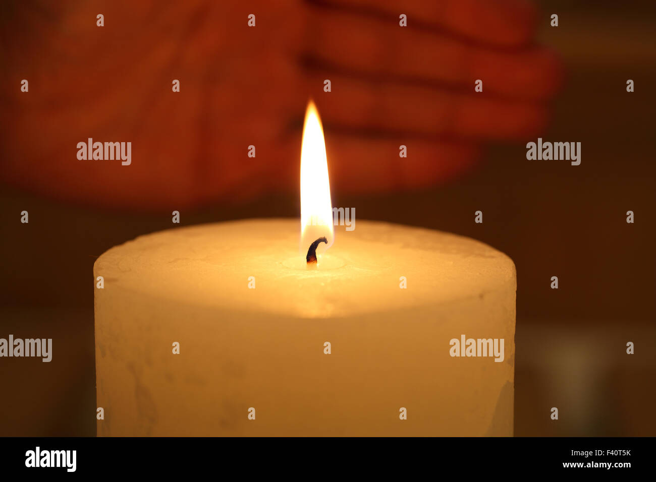 Flamme de bougie Banque de photographies et d’images à haute résolution Alamy