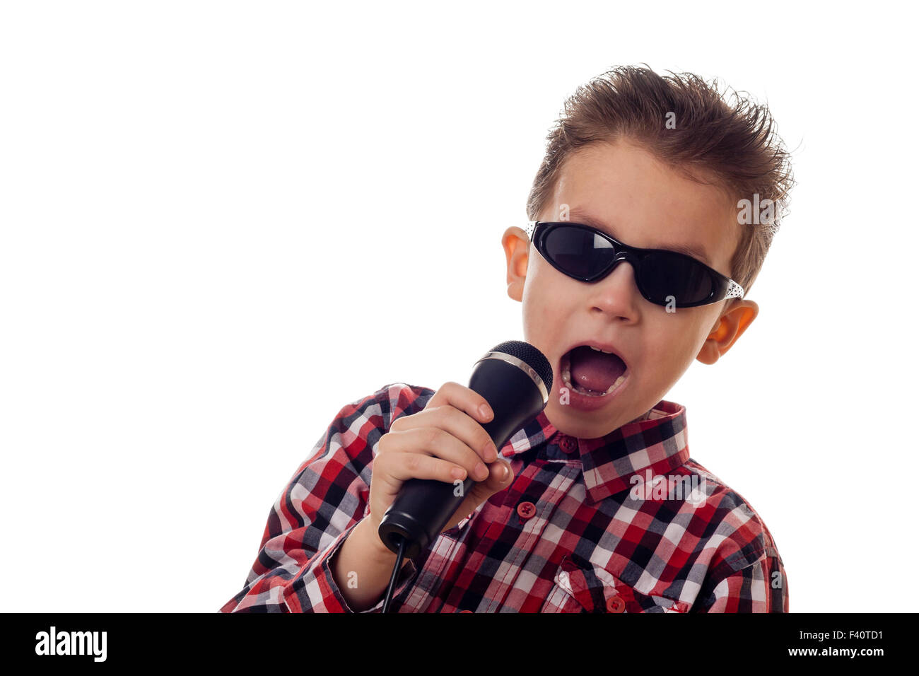Boy chantant loud Banque D'Images