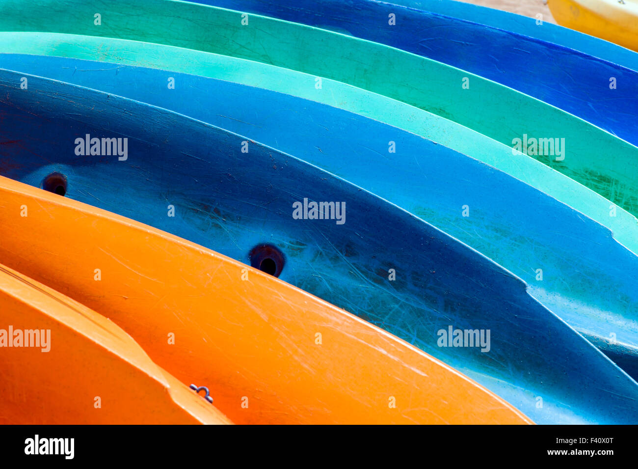 Graphic abstraite de kayaks de mer colorés ; Kaua'i Marriott Resort ; Baie de Kalapaki, Kaua'i, Hawaii, USA Banque D'Images