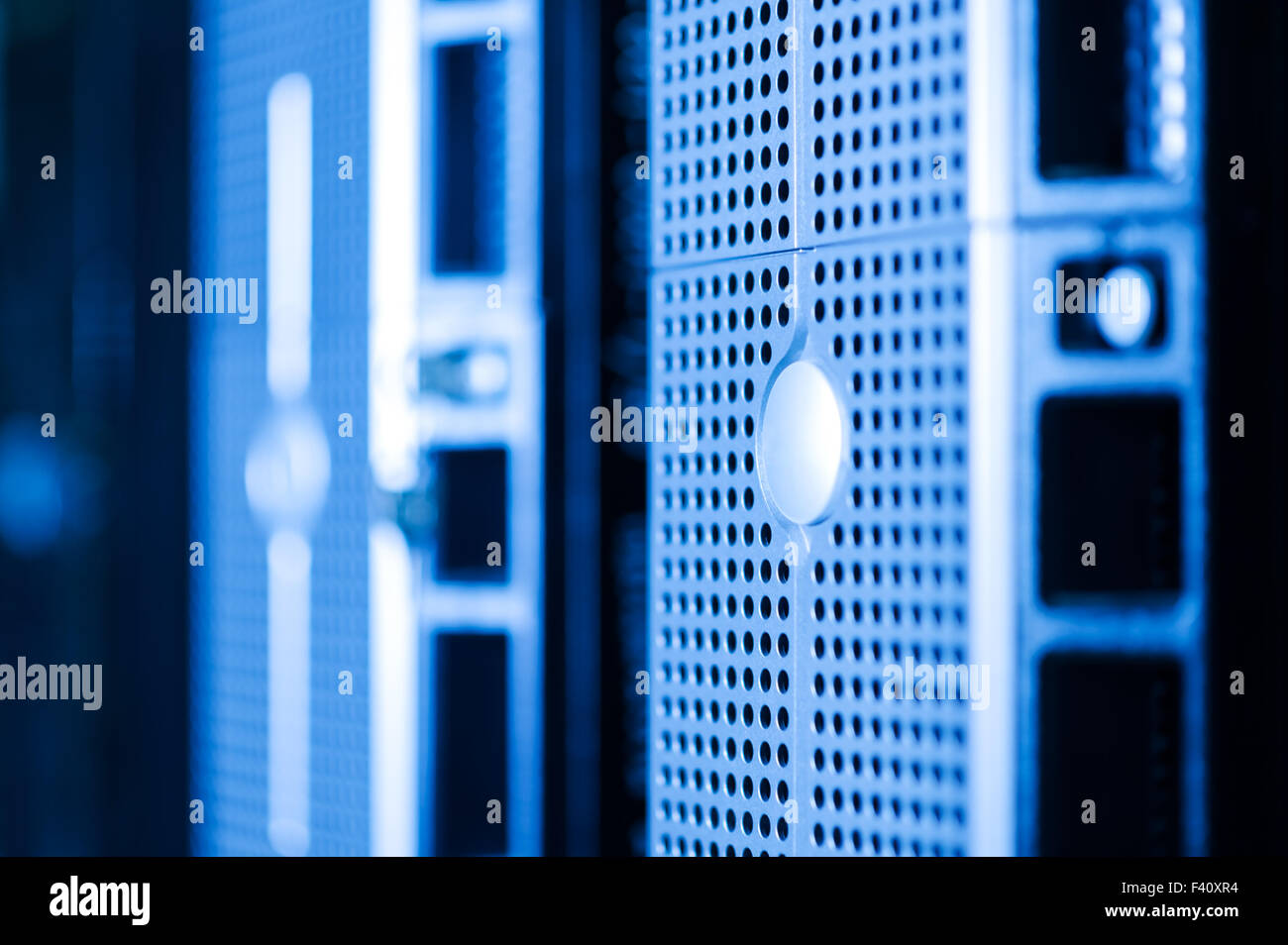 Les serveurs de réseau informatique en data room Banque D'Images