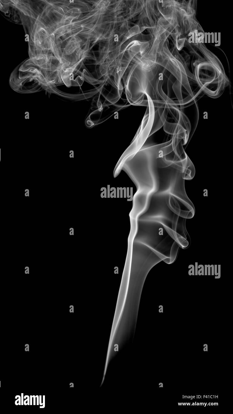 Une légère fumée abstrait sur fond sombre Banque D'Images