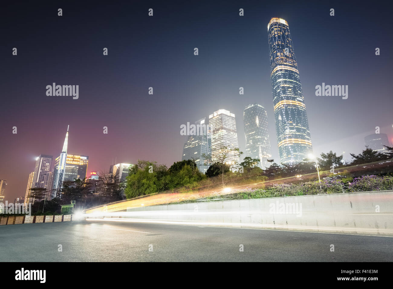 Guangzhou Pearl river new town dans la nuit Banque D'Images