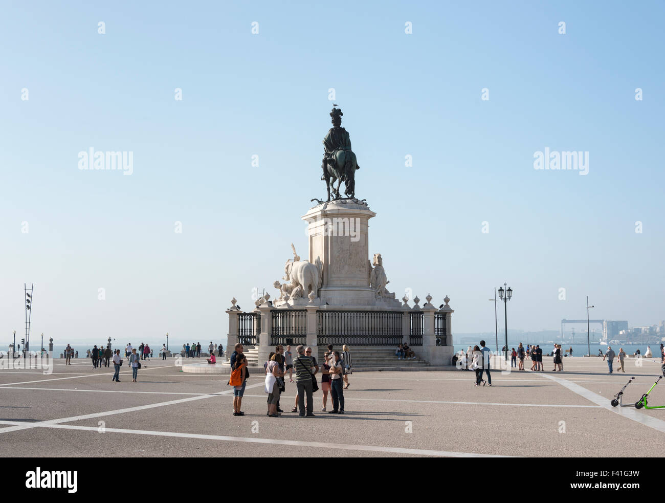 Lisbonne, Portugal - 26 SEPTEMBRE : des personnes non identifiées, autour de la rue Augusta arch et la statue de Sao Jorge à Lisbonne en portugais Banque D'Images