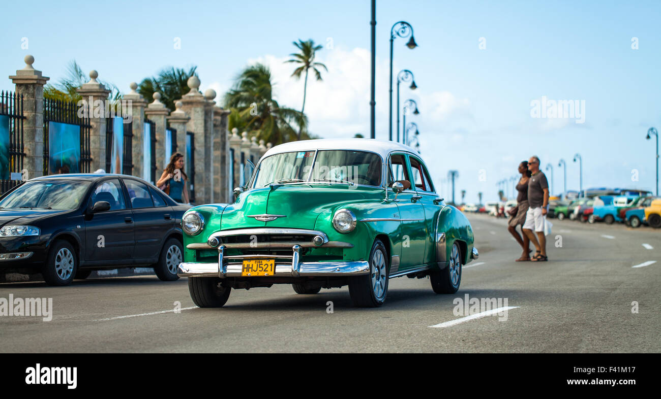 Oldtimer American des Caraïbes sur la route 3 Banque D'Images