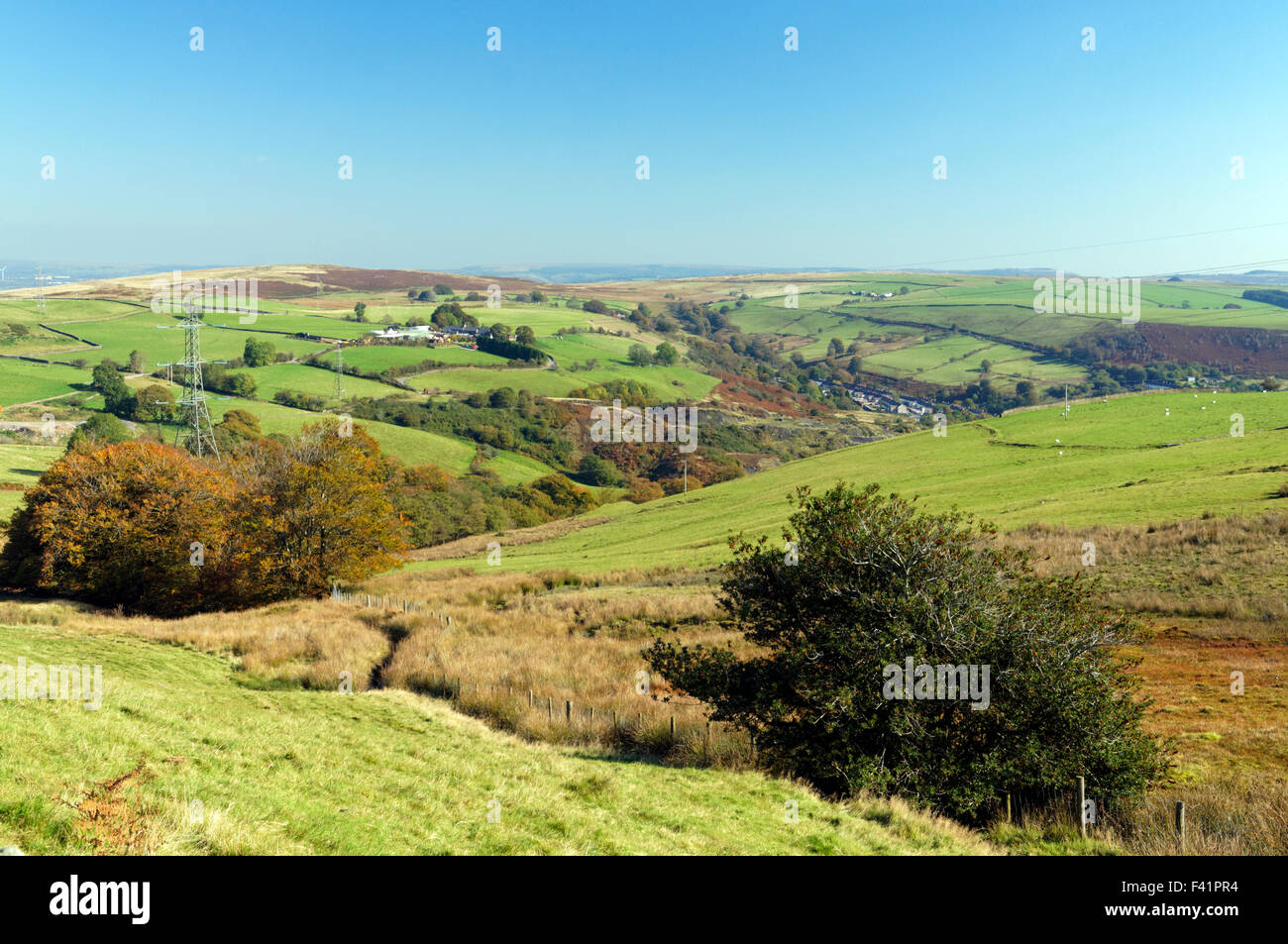 Vue de la vallée de l'Aber du Sengenydd Sentier de la digue près de Caerphilly, South Wales Valleys, UK. Banque D'Images