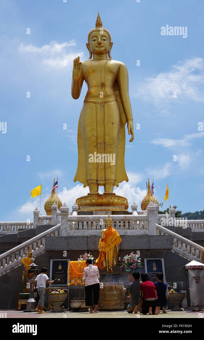 Bouddha Debout à Hat Yai Banque D'Images