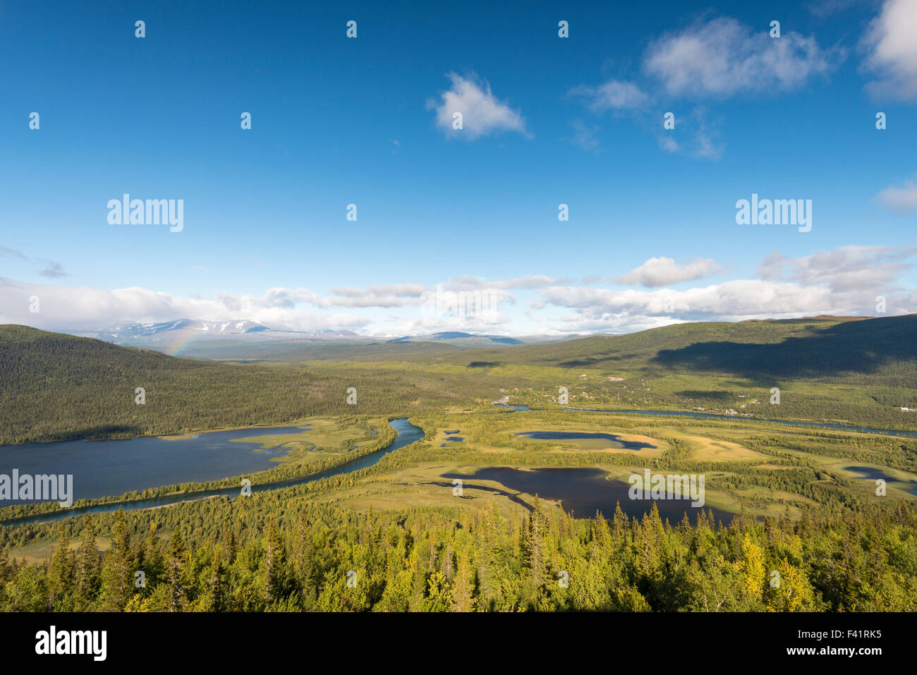 Avis de Kvikkjokk, rivière et montagne appartenant à Tarraätno Sarek National Parks, Kvikkjokk, Laponia, Norrbotten, Laponie Banque D'Images