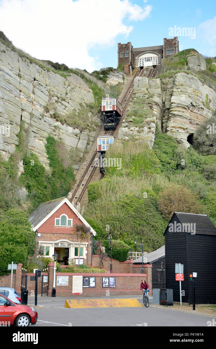 Hastings, East Sussex, Angleterre, Royaume-Uni. East Hill Cliff Railway / East Hill Lift. 267ft / 81m funiculaire avec deux voitures.... Banque D'Images