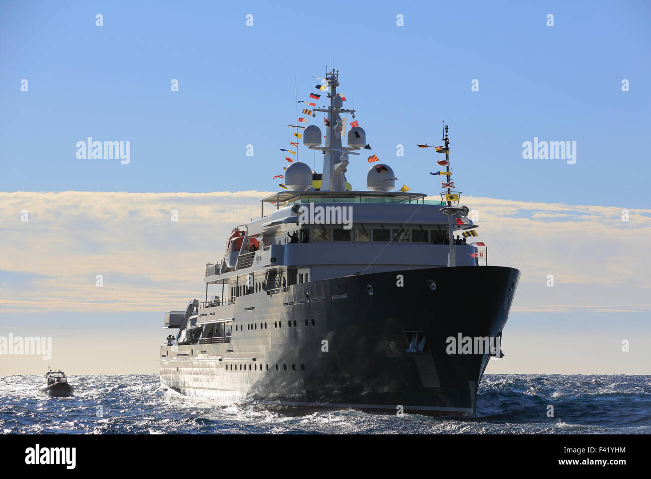 Le Prince Albert II de Monaco arrivant à bord d'foropening Yersi yacht Monaco Yacht Show 2015, la Principauté de Monaco Banque D'Images