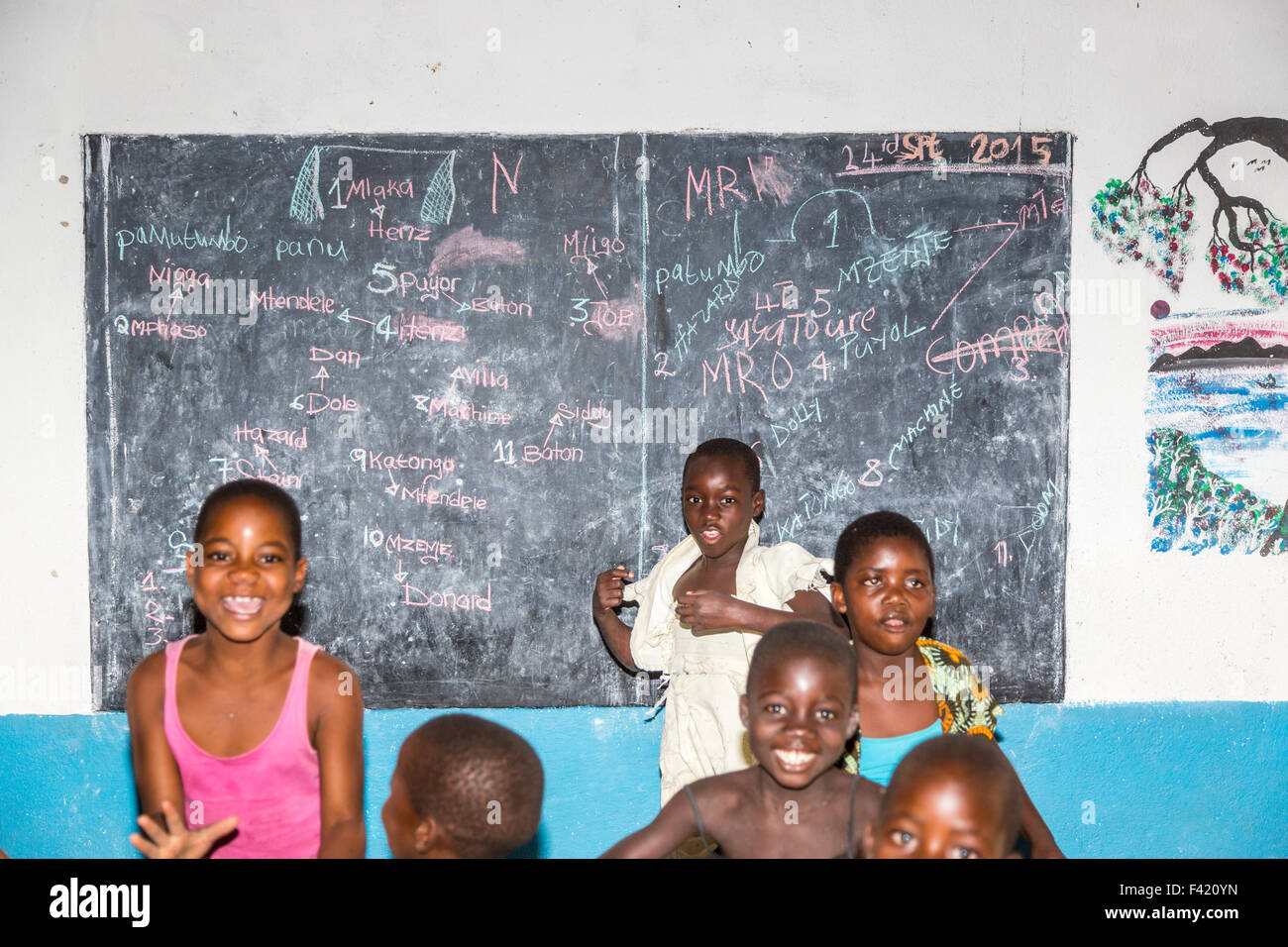 Les enfants en école maternelle, Chisomo Nkhwazi, Likoma Island Village, le lac Malawi, Malawi, Afrique du sud-est Banque D'Images