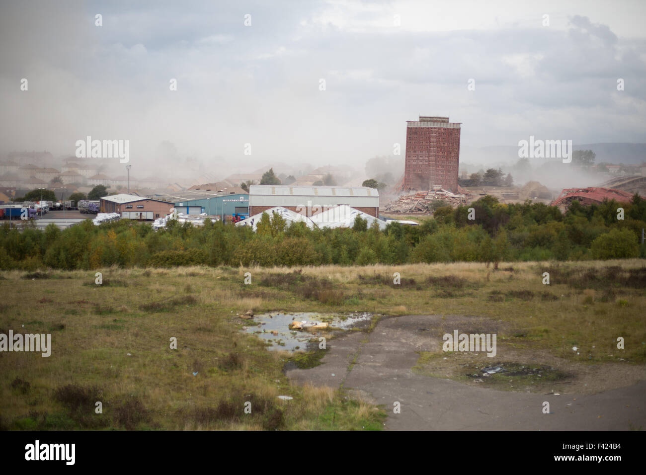 La démolition de l'emblématique Red Road studios, dans l'East End de Glasgow, Ecosse, le dimanche, 11 octobre 2015. Banque D'Images