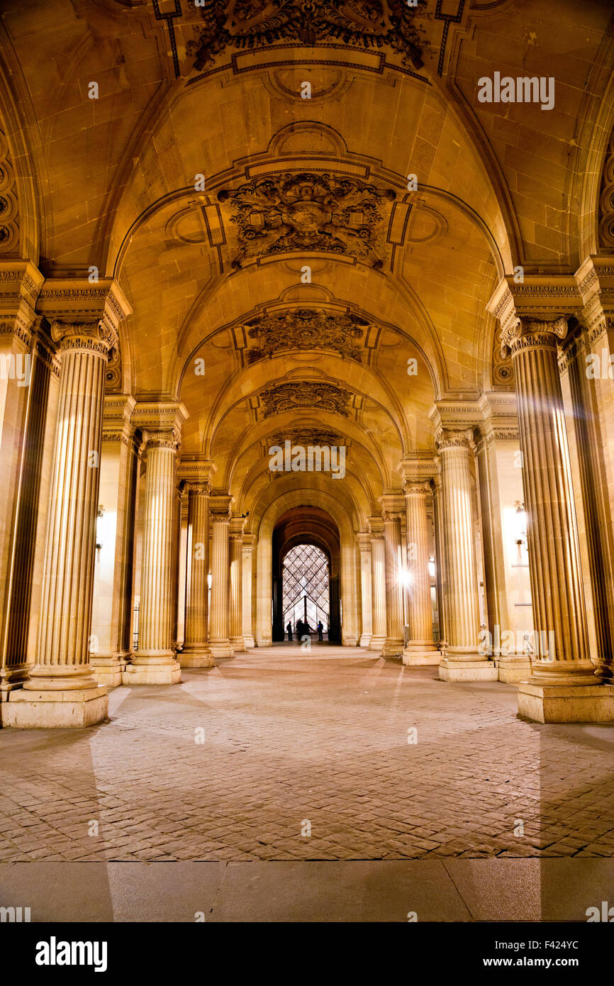 06 DÉCEMBRE À PARIS : Le Louvre Musée d'art sur 06 Décembre 2012 à Paris, France. Un monument central de Paris, plus de 35 000 objets Banque D'Images