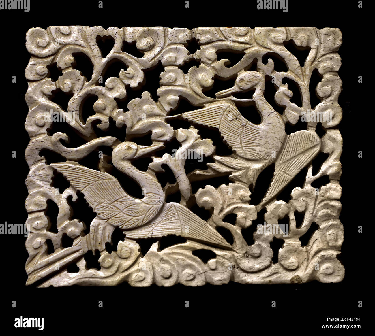 Ornement ivoire avec cloud et la conception de la grue Dynastie Song (960 - 1279 ) Musée de Shanghai de l'ancien art chinois Chine Banque D'Images