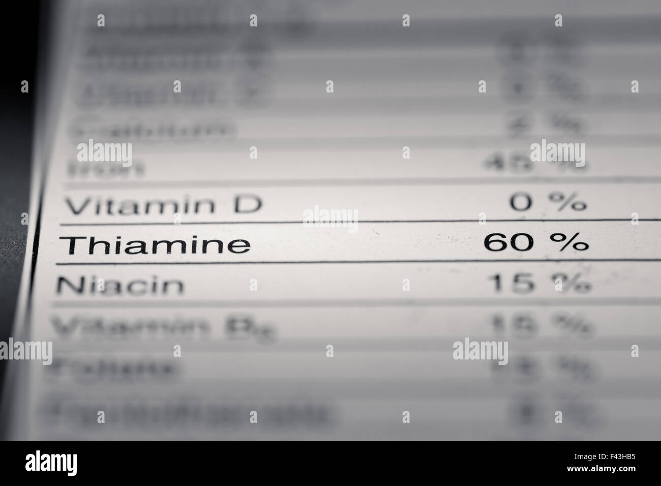 Profondeur de champ à l'image de la thiamine la valeur nutritive d'informations que nous pouvons trouver sur un produit d'épicerie. Banque D'Images